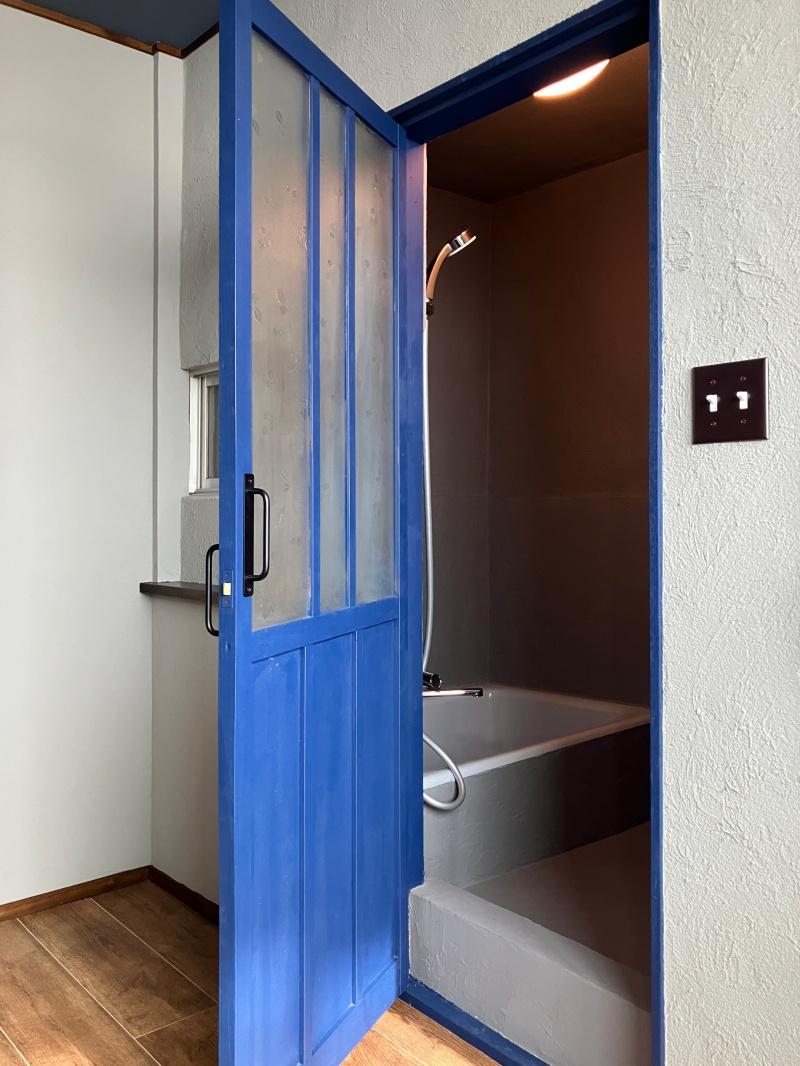 東大阪市小若江1の賃貸物件/左は浴室。