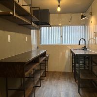 東大阪市小若江1の賃貸物件/使い勝手の良さと見た目のシックさを兼ね揃えた南向きキッチン。