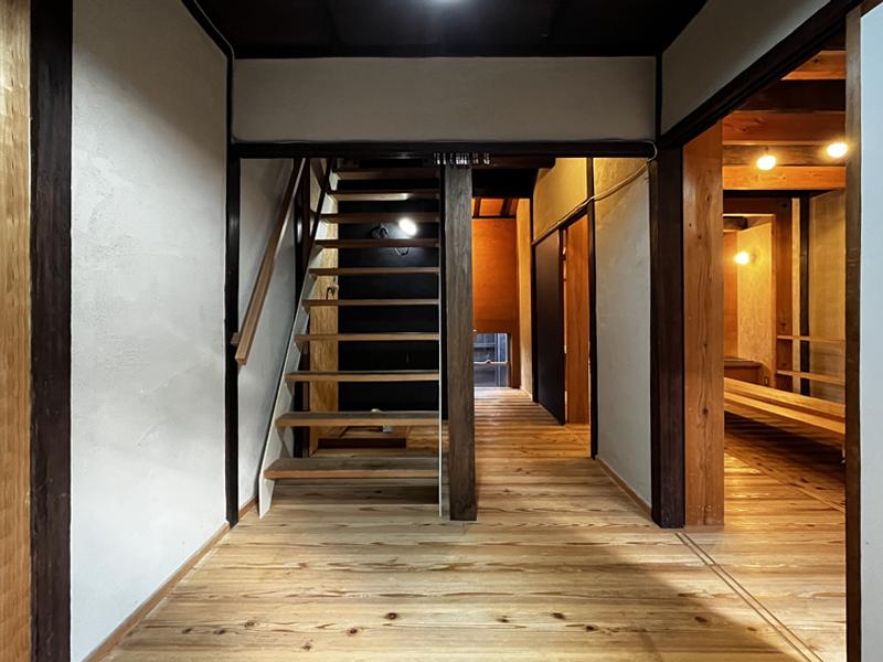 大阪市北区豊崎１丁目の賃貸物件/杉のフローリングが広がる室内。質感を重視した建材選定です。