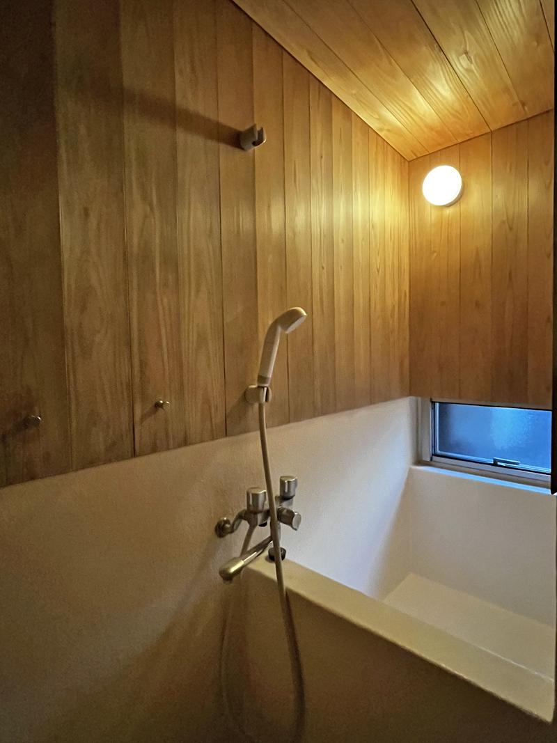 大阪市北区豊崎１丁目の賃貸物件/小さくても、窓があって心地よさそうな浴室。