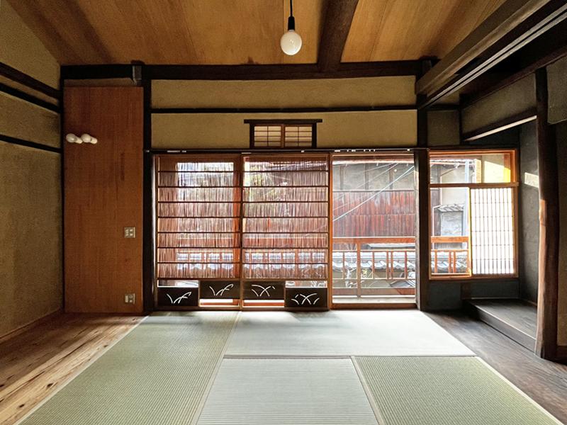 大阪市北区豊崎１丁目の賃貸物件/美しくて趣のある建具、その向こうには主屋。