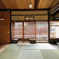 大阪市北区豊崎１丁目の賃貸物件/美しくて趣のある建具、その向こうには主屋。