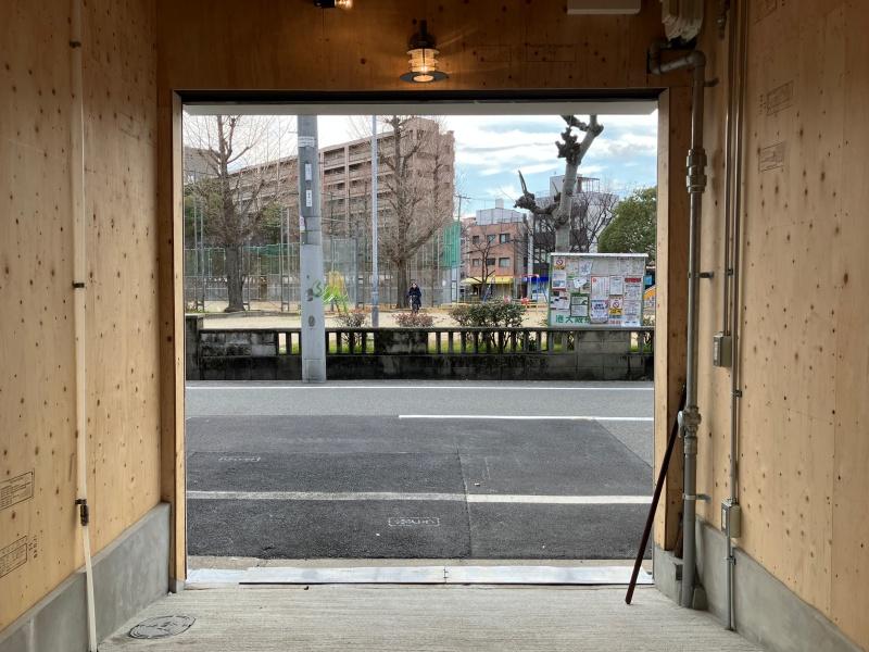 大阪市港区八幡屋1丁目の賃貸物件/目の前には遊具のある公園。