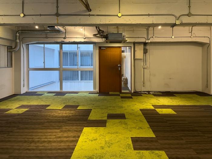 大阪市中央区南船場2丁目の賃貸物件/床はタイルカーペット、壁・天井は白塗装仕上げ。