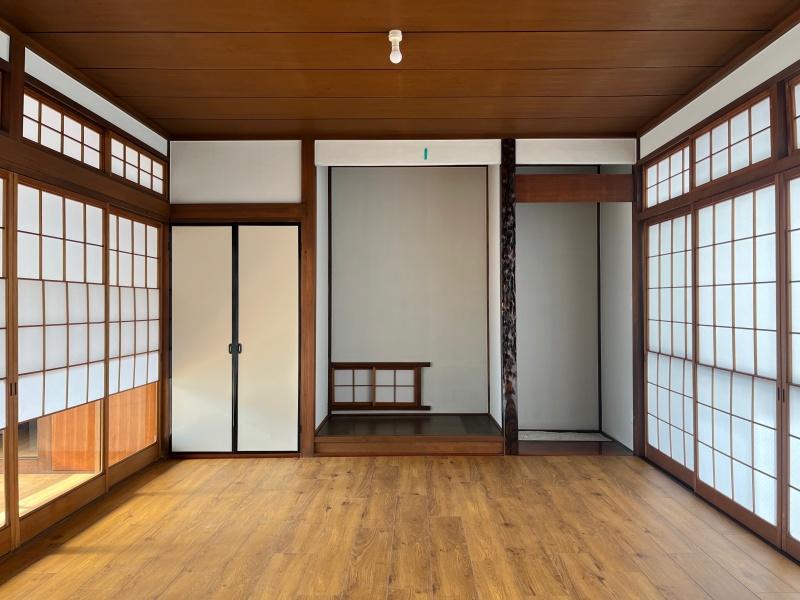 大阪府枚方市池之宮２丁目の賃貸物件/小上がりに近づくと、空間が広がります。