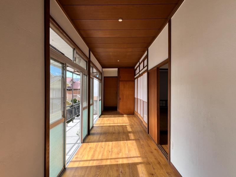 大阪府枚方市池之宮２丁目の賃貸物件/ワイドな廊下！