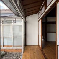 大阪府枚方市池之宮２丁目の賃貸物件/襖を開けると、縁側。