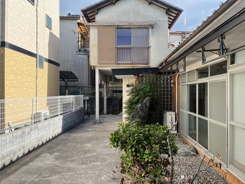 大阪府枚方市池之宮２丁目の賃貸物件/縁側からは庭が臨めます。