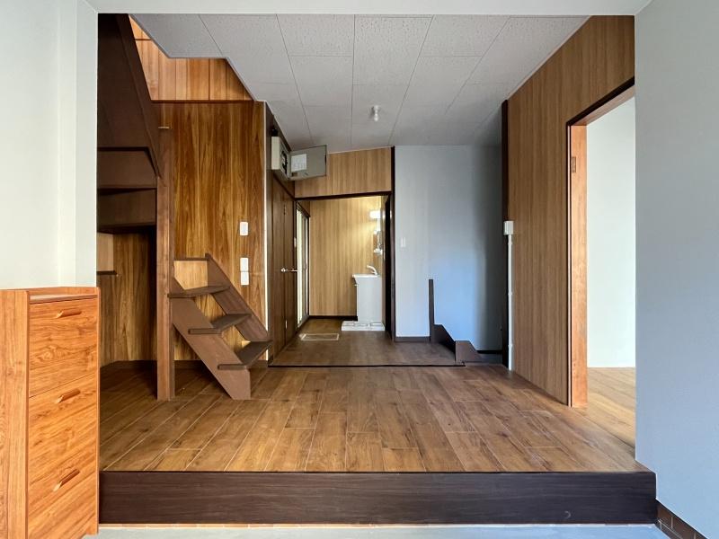 大阪府枚方市池之宮２丁目の賃貸物件/玄関②：間取り図では、土間と表記されているところ。