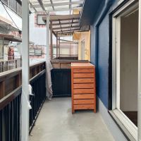 大阪府守口市大久保町２丁目の賃貸物件/バルコニーは案外広い。ご近所さんは目と鼻の先。