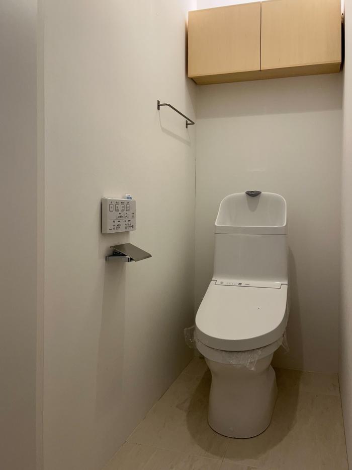大阪府大阪市北区天神橋3丁目の売買物件/温水洗浄便座付きトイレ。