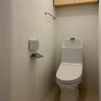 大阪府大阪市北区天神橋3丁目の売買物件/温水洗浄便座付きトイレ。