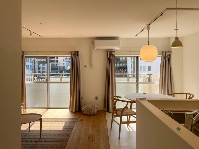 大阪府大阪市北区天神橋3丁目の売買物件/季節が変われば、バルコニー越しに緑が広がります。