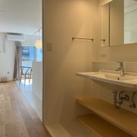 大阪府大阪市北区天神橋3丁目の売買物件/廊下の洗面スペース。