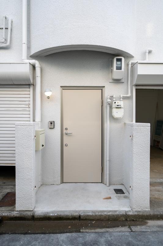 大阪府豊中市上新田の売買物件/なんだか可愛い玄関。