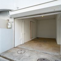 大阪府豊中市上新田の売買物件/屋内駐車場、雨の日も濡れることなく、室内に入れます。