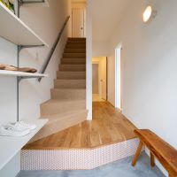 大阪府豊中市上新田の売買物件/気分が晴れやかになる玄関。駐車場にも、水回りにも、2FのLDKにも行き来しやすい動線。