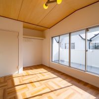 大阪府豊中市上新田の売買物件/バルコニーに出られる掃き出し窓つき。