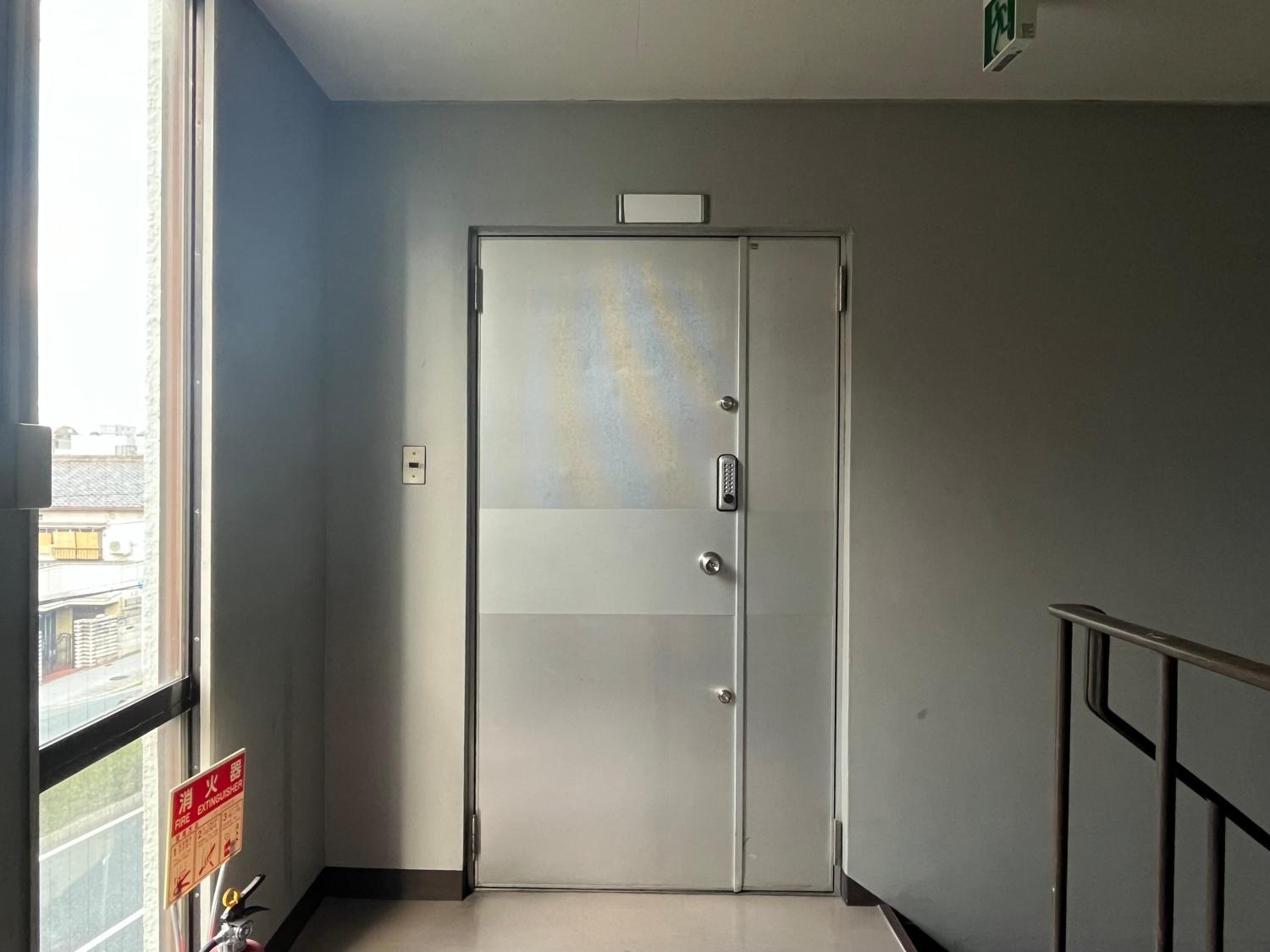 大阪府大阪市天王寺区四天王寺２丁目の賃貸物件/2、3階は個別に施錠できるようになっています。なかなかシブい雰囲気&hellip;。