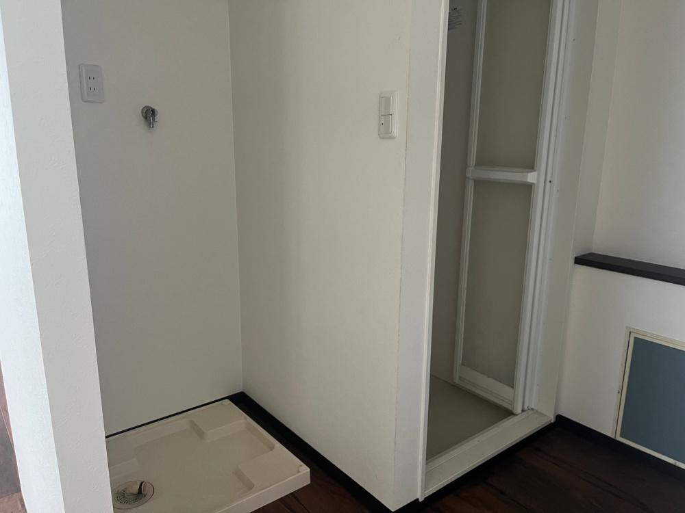 大阪府大阪市天王寺区四天王寺２丁目の賃貸物件/1階にはなんとシャワールームと洗濯機置き場があります