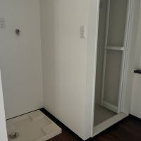 大阪府大阪市天王寺区四天王寺２丁目の賃貸物件/1階にはなんとシャワールームと洗濯機置き場があります