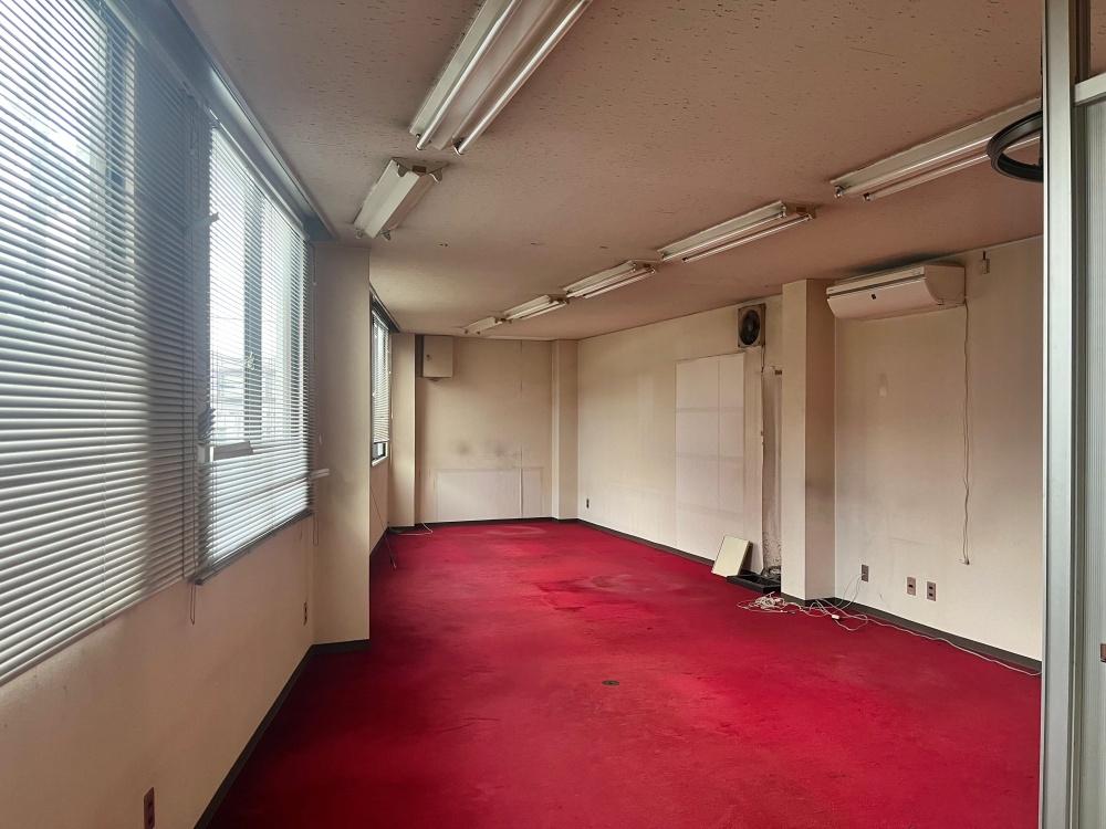 大阪府大阪市天王寺区四天王寺２丁目の賃貸物件/2階はレッドなカーペット