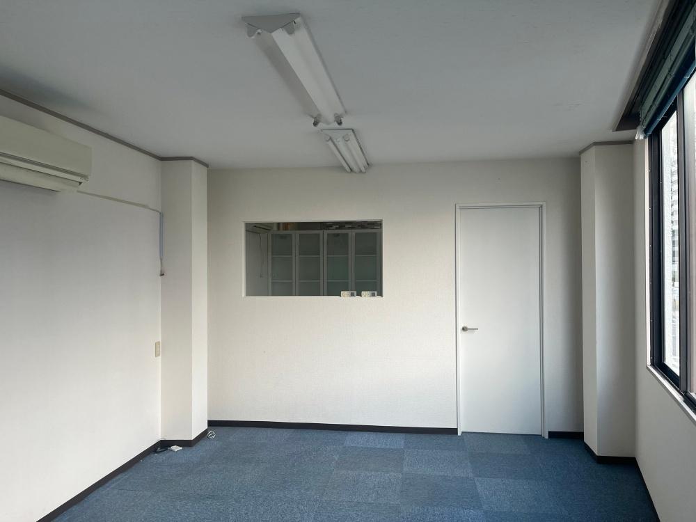 大阪府大阪市天王寺区四天王寺２丁目の賃貸物件/この小窓、覗き窓の様相で嬉しい