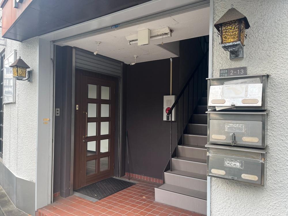大阪府大阪市天王寺区四天王寺２丁目の賃貸物件/入り口もさりげなく素敵な佇まい。