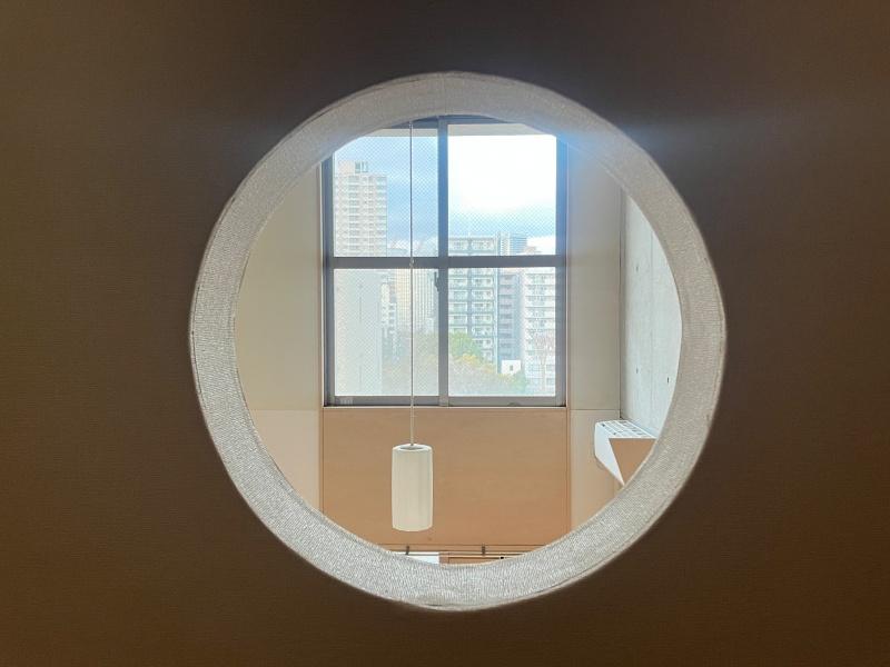 大阪府大阪市西区靱本町2丁目の賃貸物件/小窓があれば、覗きたくなりますよね。