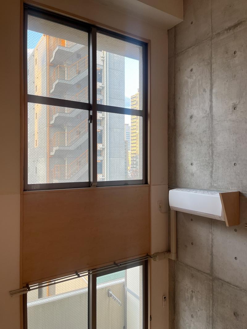 大阪府大阪市西区靱本町2丁目の賃貸物件/階段の上から窓を見ると、さらに迫力があります。