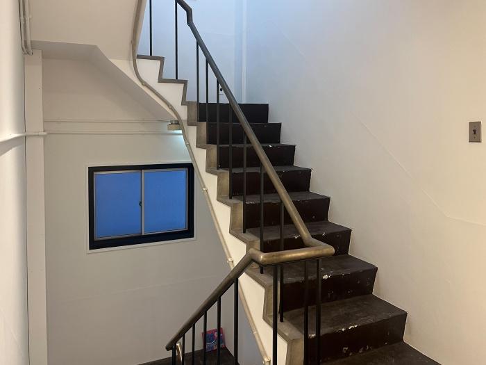 大阪府大阪市中央区北浜東の賃貸物件/共用部の階段。