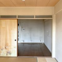 大阪市港区港晴の売買物件/バルコニー側から見た室内。日当たりにも期待ができます。