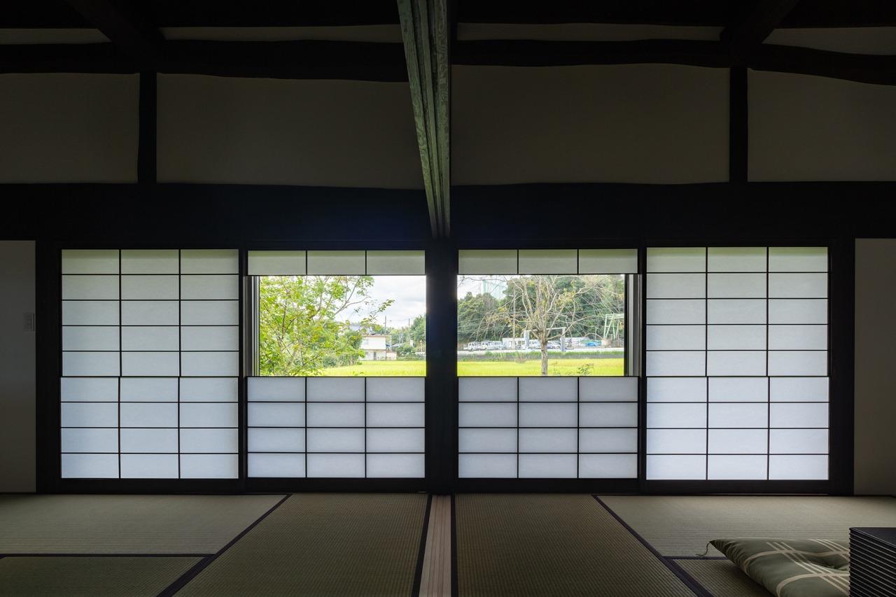 大阪府堺市南区泉田中462-2の売買物件/庭側は雪見障子。のどかな景色を見ながら寛げます。