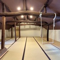 大阪府堺市南区泉田中462-2の売買物件/2Fは17帖の空間、立派な梁や柱はそのまま残し新旧融合した歴史を感じる仕上がりです。