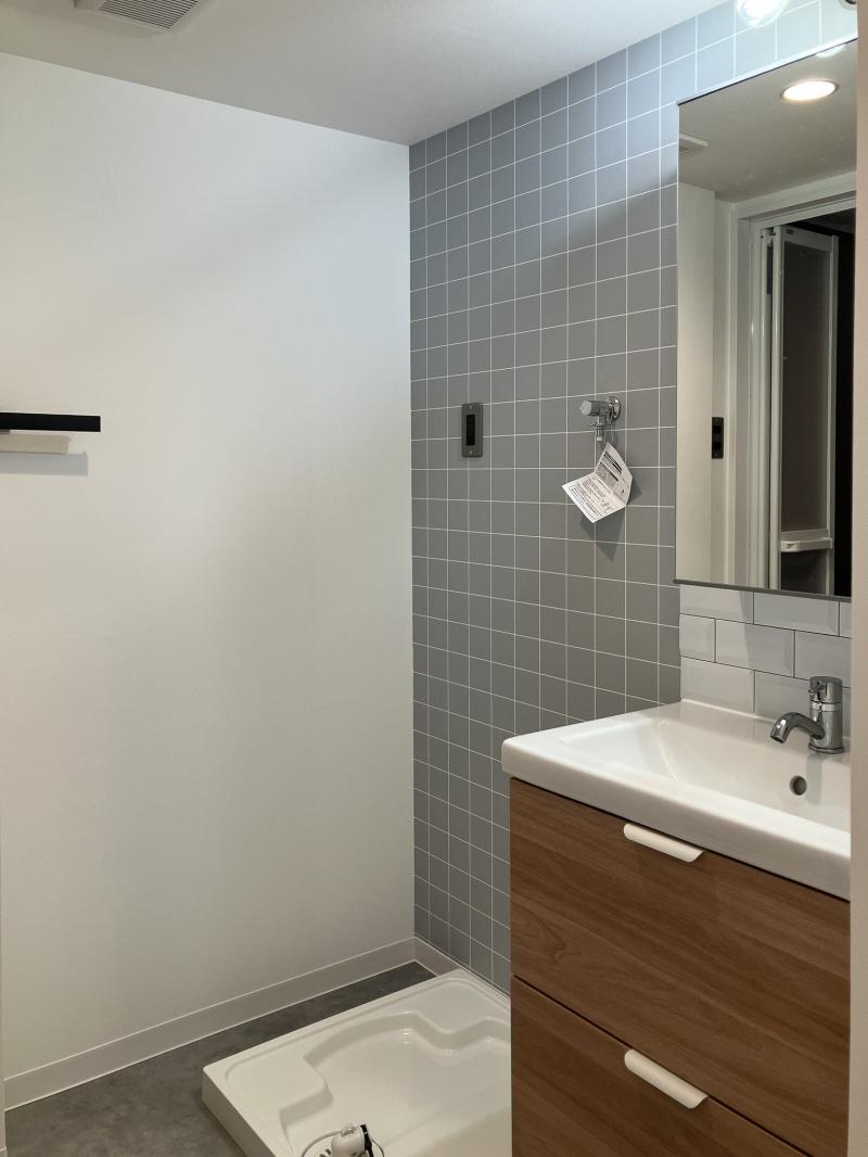 大阪府豊中市螢池南町３丁目の賃貸物件/独立洗面台と室内洗濯機置き場。