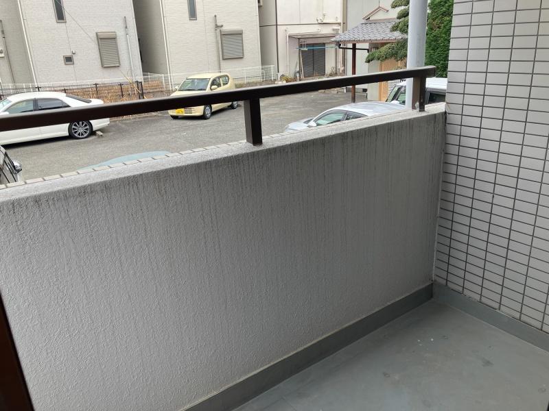 大阪府豊中市螢池南町３丁目の賃貸物件/バルコニーからは駐車場。