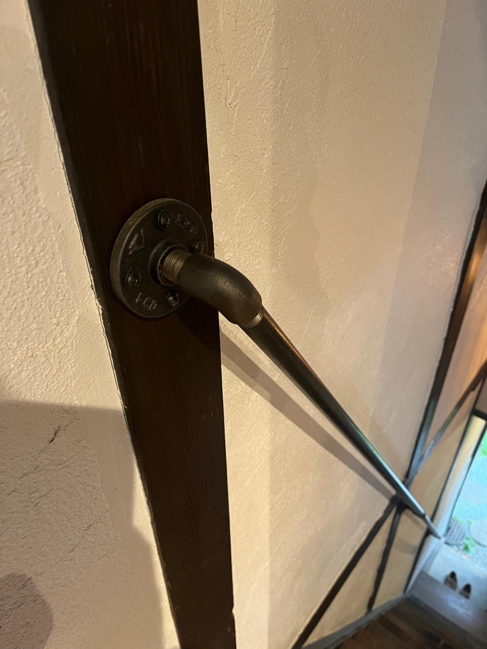 大阪市天王寺区空堀町の賃貸物件/鉄製の手すりがカッコいい階段は、いつもの如く急なのでお気をつけて。