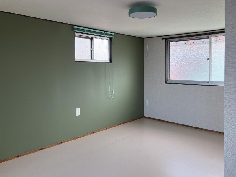 大阪市城東区東中浜１丁目の賃貸物件/3階は小さな洋室。