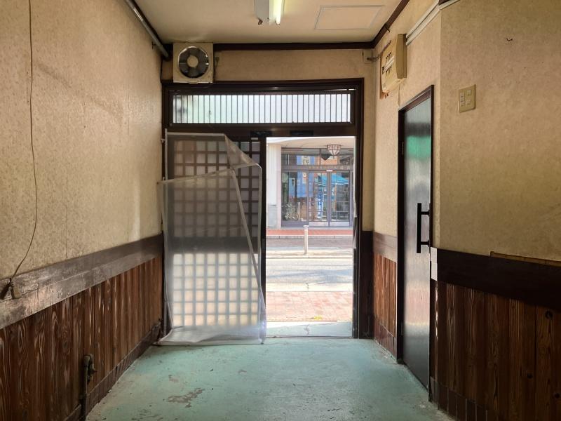 大阪市城東区東中浜１丁目の賃貸物件/レンガ舗装の全面歩道。