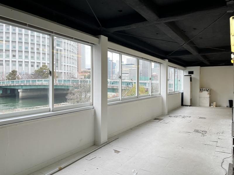 大阪市西区土佐堀3丁目の売買物件/土佐堀川に沿って、水平連続窓。