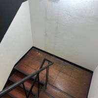 大阪市西区土佐堀3丁目の売買物件/階段。レトロな魅力があります。