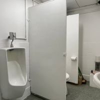 大阪市西区土佐堀3丁目の売買物件/2階トイレは改装済み。