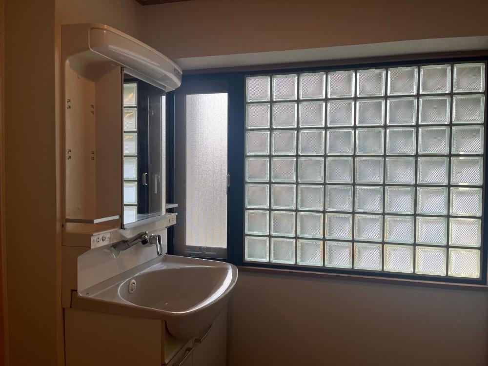 大阪府枚方市菊丘町の売買物件/ガラスブロックもある&hellip;