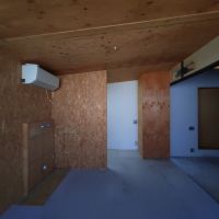 吹田市南吹田2丁目の賃貸物件/小上がりスペースの壁は合板仕上げ