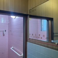 東大阪市東石切町２丁目の賃貸物件/脱衣スペースの鏡はどうやら贈り物。