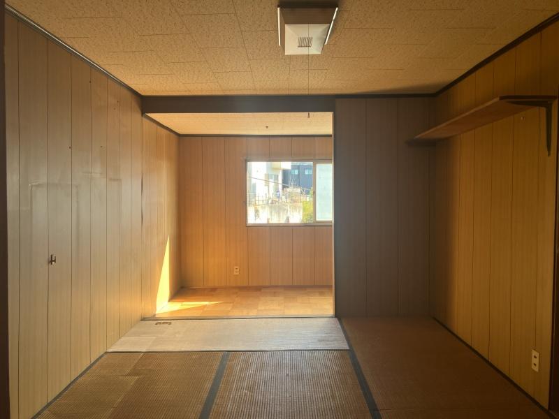 東大阪市東石切町２丁目の賃貸物件/アトリエ区画206号室。一番広く、約９畳。