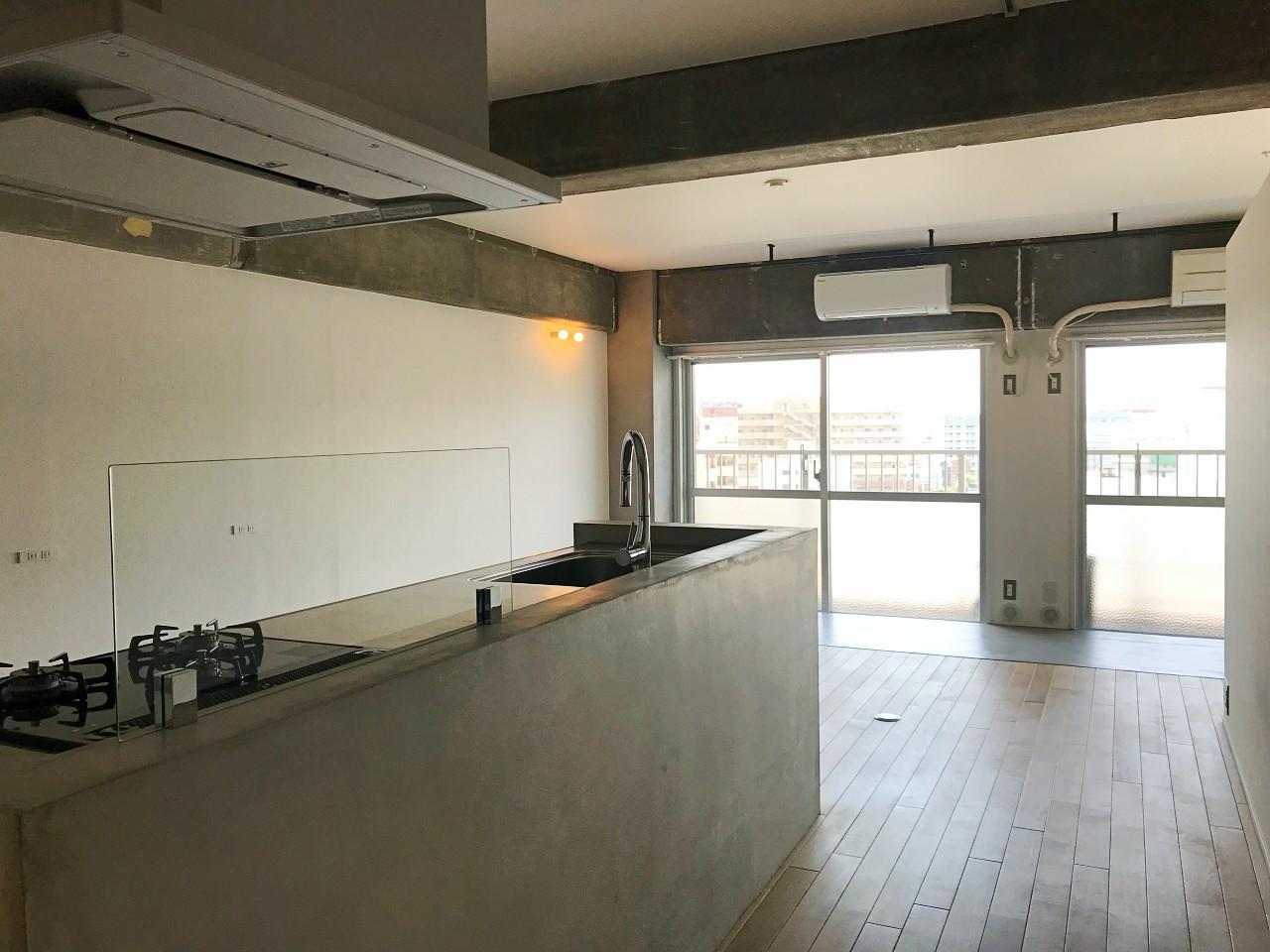 大阪市港区弁天4丁目の賃貸物件/無垢床に照り返す日差しが柔らかく