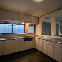 大阪市西淀川区福町2丁目の賃貸物件/L字型の広いキッチンが嬉しい。