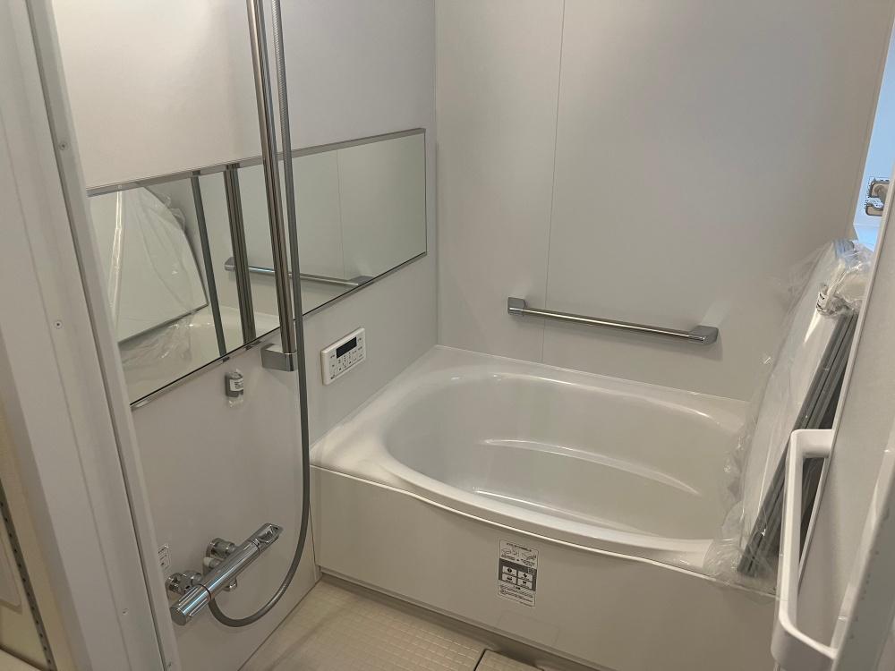 和泉市府中町四丁目１８番の売買物件/衛生設備も全て入れ替えてあります。お風呂もトイレも窓があります！