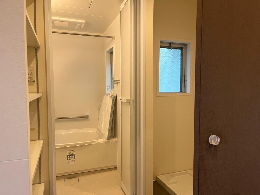 和泉市府中町四丁目１８番の売買物件/脱衣室は収納もしっかり。